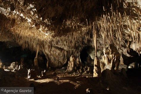  Jaskinia Wschodnia w Jinchang: Magiczny Świat Stalagmitów i Nacieków!